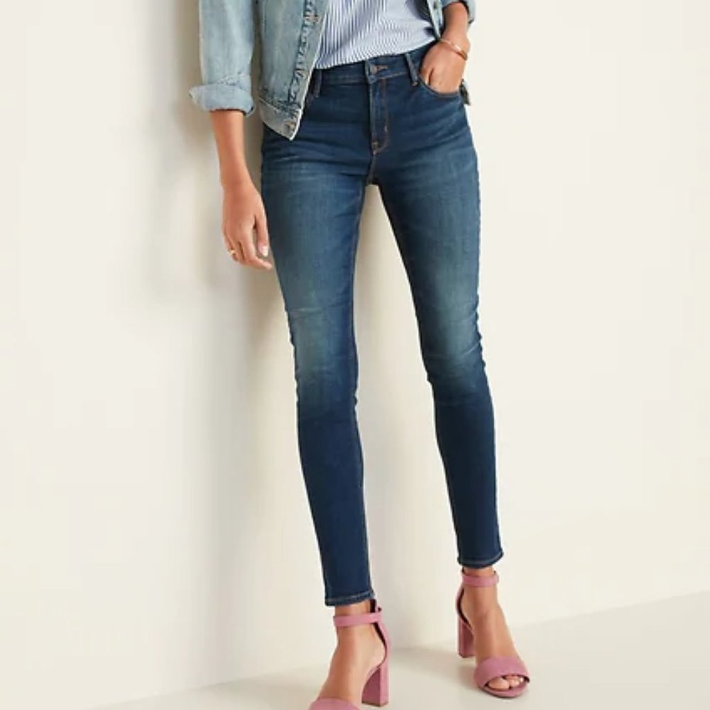 Mid-Rise Rockstar Super Skinny Jeans